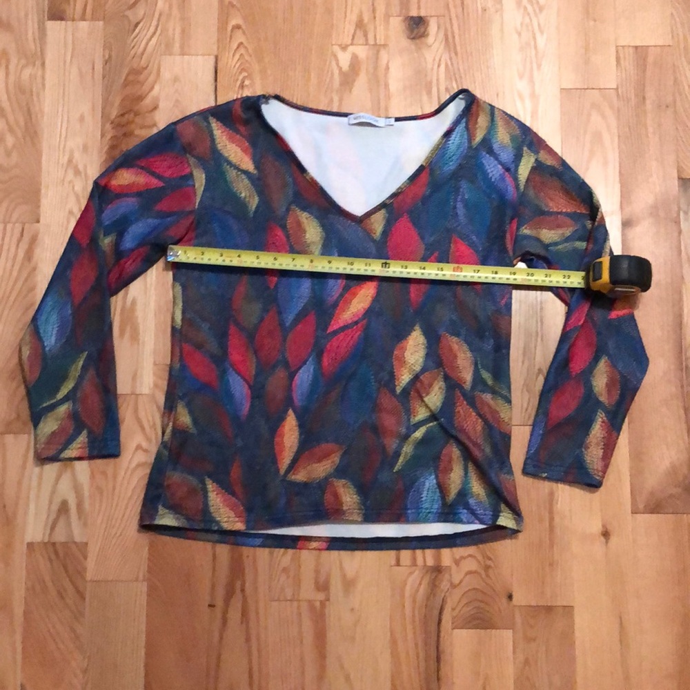 Flattering long sleeve top.